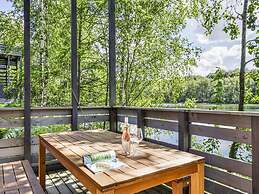 Belvilla Exclusive Spacious Lakehouse