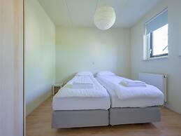 Spacious Bungalow Near the Frisian Lakes