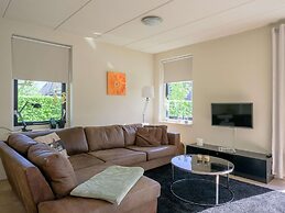 Spacious Bungalow Near the Frisian Lakes