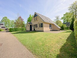 Spacious Bungalow Near the Frisian Lakes
