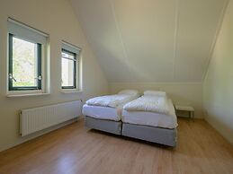 Spacious Bungalow Near the Frisian Lakes