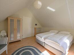 Spacious Bungalow Near the Frisian Lakes