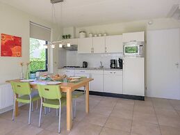 Spacious Bungalow Near the Frisian Lakes