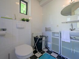 Spacious Bungalow Near the Frisian Lakes