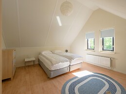 Spacious Bungalow Near the Frisian Lakes