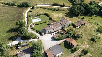 Farmhouse in Carpegna With Private Pool