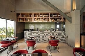 SeSaya Poshtel & Bistro