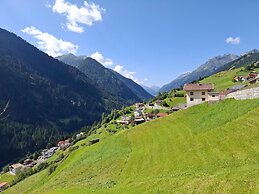Large 4-room Apartment With Mountain View