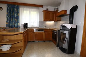 Large 4-room Apartment With Mountain View