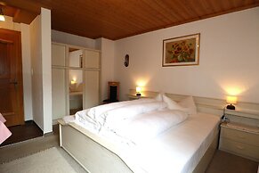 Large 4-room Apartment With Mountain View