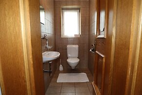 Large 4-room Apartment With Mountain View