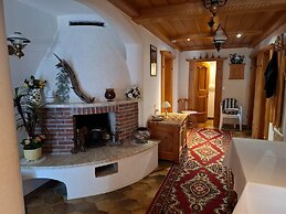 Large 4-room Apartment With Mountain View