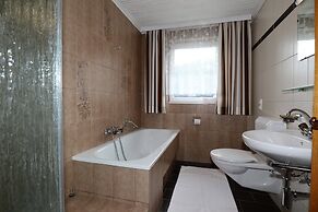 Large 4-room Apartment With Mountain View