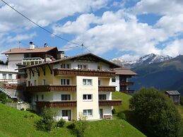 Large 4-room Apartment With Mountain View