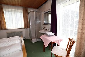 Large 4-room Apartment With Mountain View