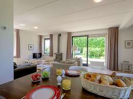 Spacious 4-person Bungalow Near the Frisian Lakes