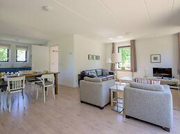 Spacious 4-person Bungalow Near the Frisian Lakes