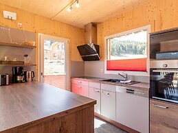 Appealing Chalet With hot tub