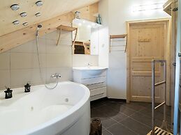 Appealing Chalet With hot tub