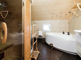 Appealing Chalet With hot tub