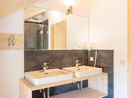 Appealing Chalet With hot tub