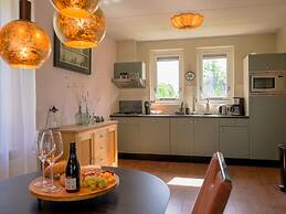 Cosy Holiday Home With Garden