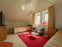 Cosy Holiday Home With Garden