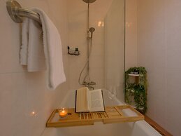 Cosy Holiday Home With Garden