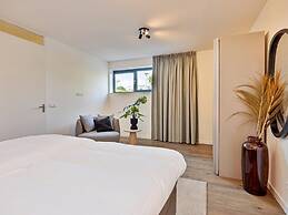 Houseboat With Private Roofed Terrace