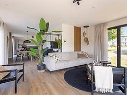 Houseboat With Private Roofed Terrace