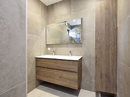 Houseboat With Private Roofed Terrace