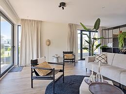 Houseboat With Private Roofed Terrace