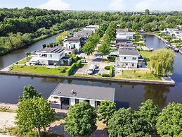Houseboat With Private Roofed Terrace