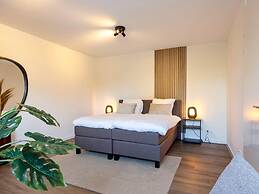 Houseboat With Private Roofed Terrace