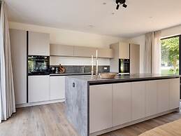 Houseboat With Private Roofed Terrace