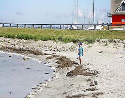Holiday Home Lotsenhaus am Breetzer Bodden