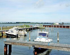 Holiday Home Lotsenhaus am Breetzer Bodden