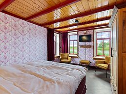 Oane's Huske - A Charming Forest Home