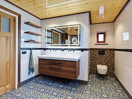Oane's Huske - A Charming Forest Home