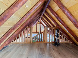Oane's Huske - A Charming Forest Home
