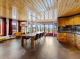 Oane's Huske - A Charming Forest Home