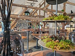 Holiday Home With Creative Workshops