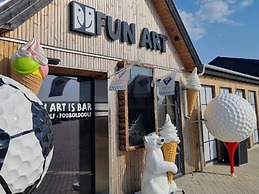 Holiday Home With Creative Workshops