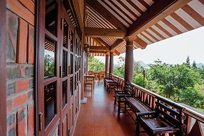 Bai Tu Long Mountain Resort