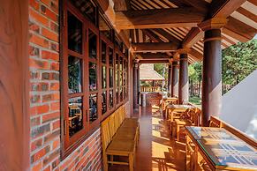 Bai Tu Long Mountain Resort