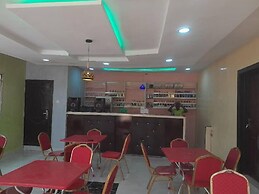 Dejoycool Hotel and Suites