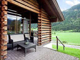 Deluxe Chalet With Pool in Konigsleiten