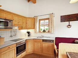 Deluxe Chalet With Pool in Konigsleiten