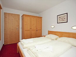 Deluxe Chalet With Pool in Konigsleiten