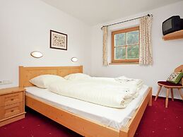 Deluxe Chalet With Pool in Konigsleiten